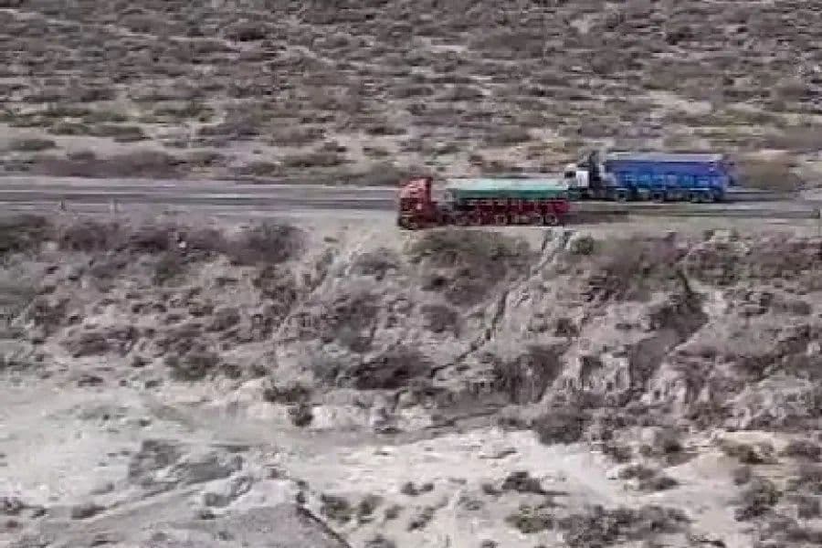 Un camionero se quedó sin frenos y realizó una maniobra de emergencia