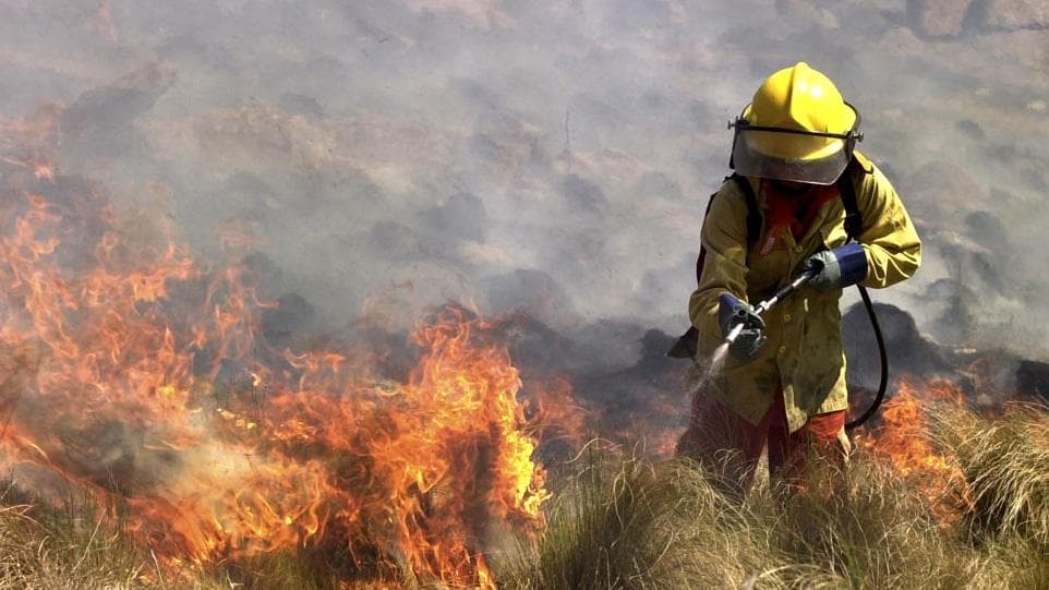 Córdoba: dos focos de incendios forestales permanecen activos