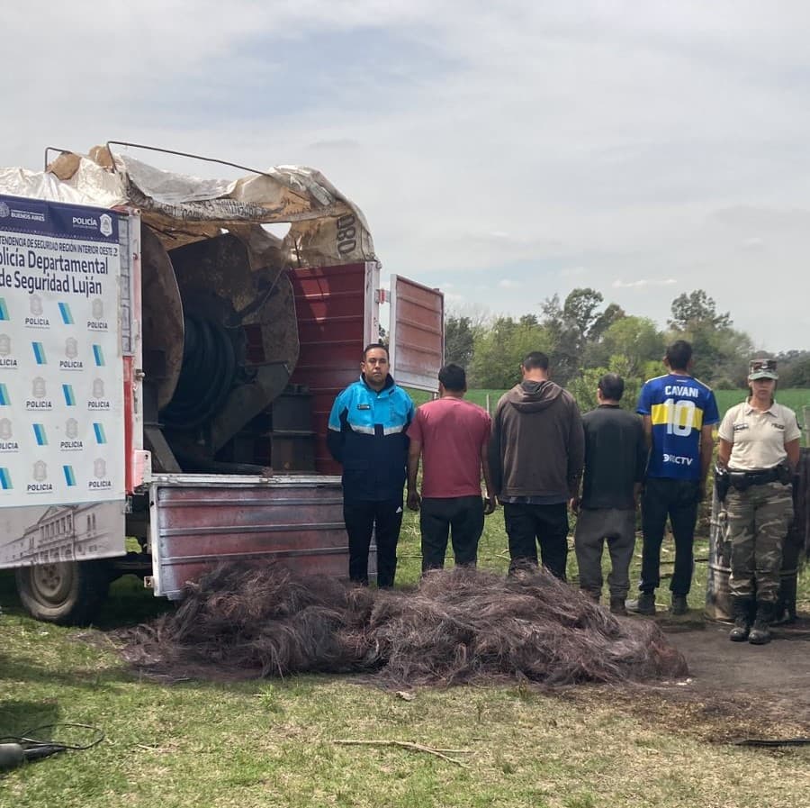 Robaban y quemaban cables de cobre en una zona rural: fueron detenidos con una suma valuada en 10 millones de pesos