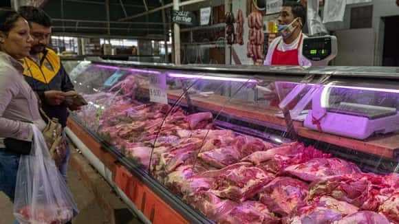 VIRAL: Una carnicería vende el kilo de asado a 5 dólares