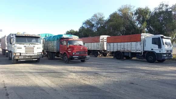 Preocupa el faltante de combustible para el transporte de carga y piden un abastecimiento urgente