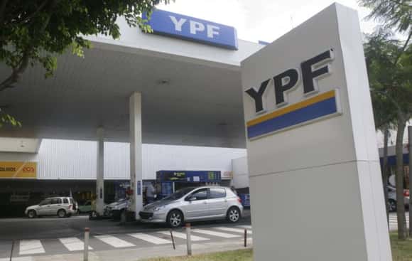 Aumentan las naftas 10% pero se pospuso un impuesto para que la suba sea menor