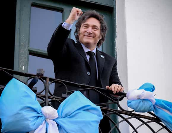 Milei visitó La Rural y prometió bajar las retenciones al campo en 2025